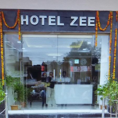 Hotel Zee Агра Екстериор снимка