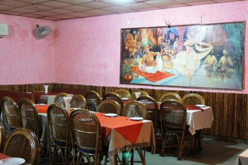 Hotel Zee Агра Екстериор снимка