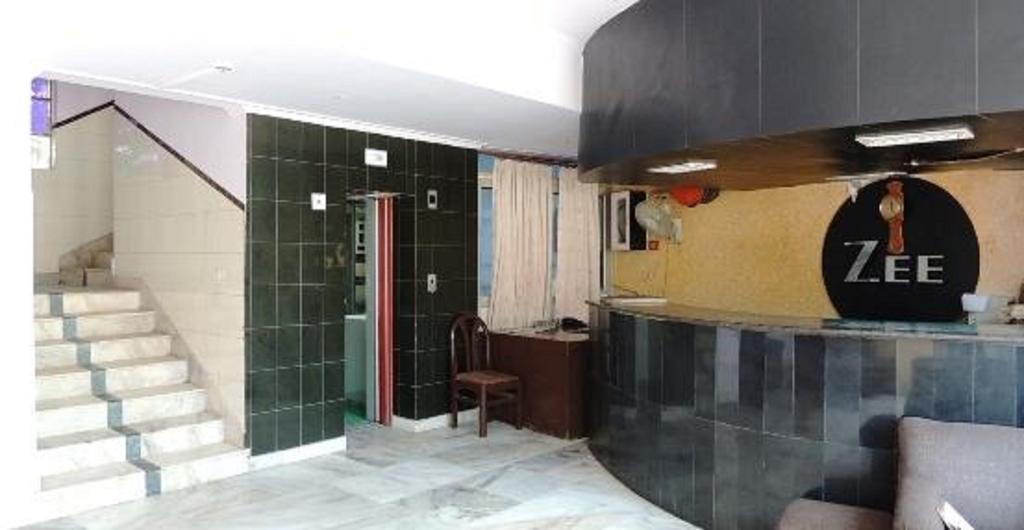 Hotel Zee Агра Екстериор снимка