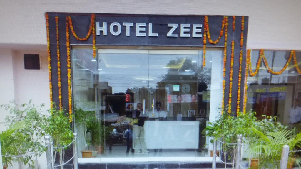 Hotel Zee Агра Екстериор снимка