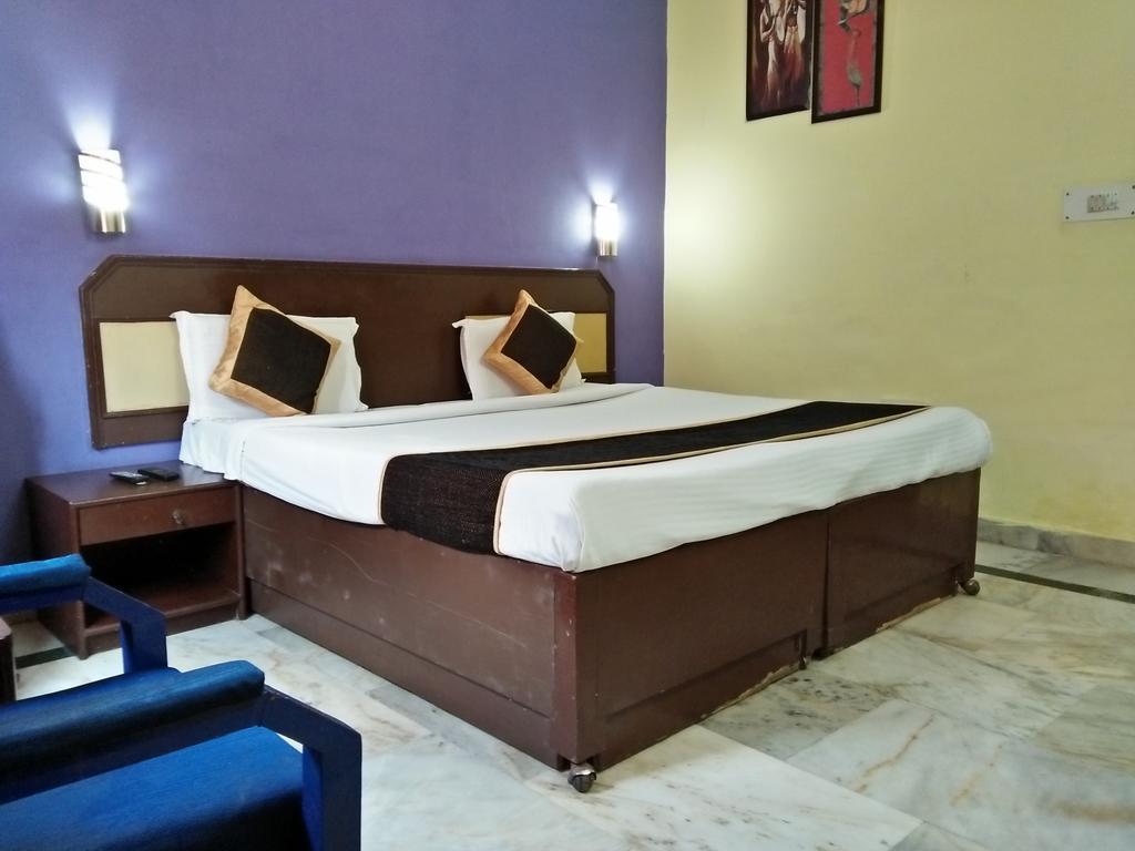 Hotel Zee Агра Екстериор снимка
